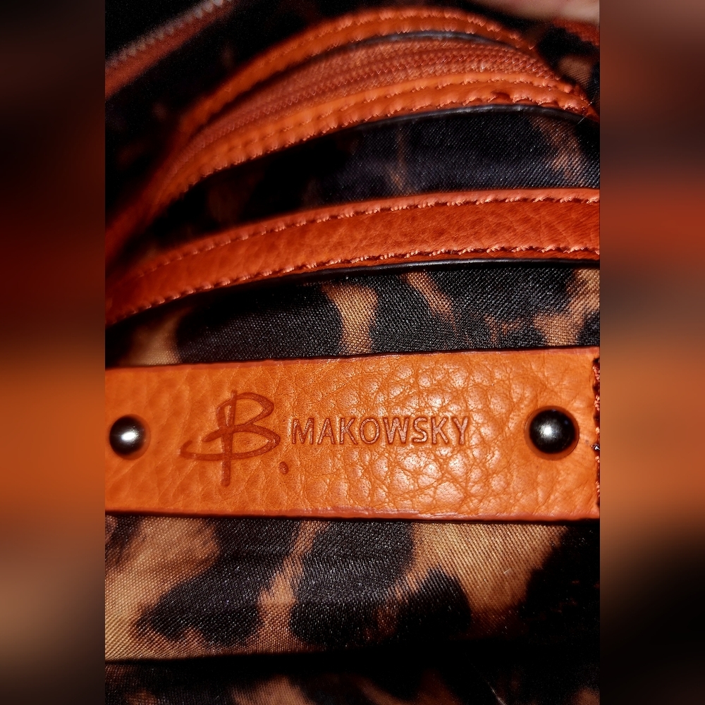 B. MAKOWSKY HOBO STYLE BAG - Picture 9 of 9